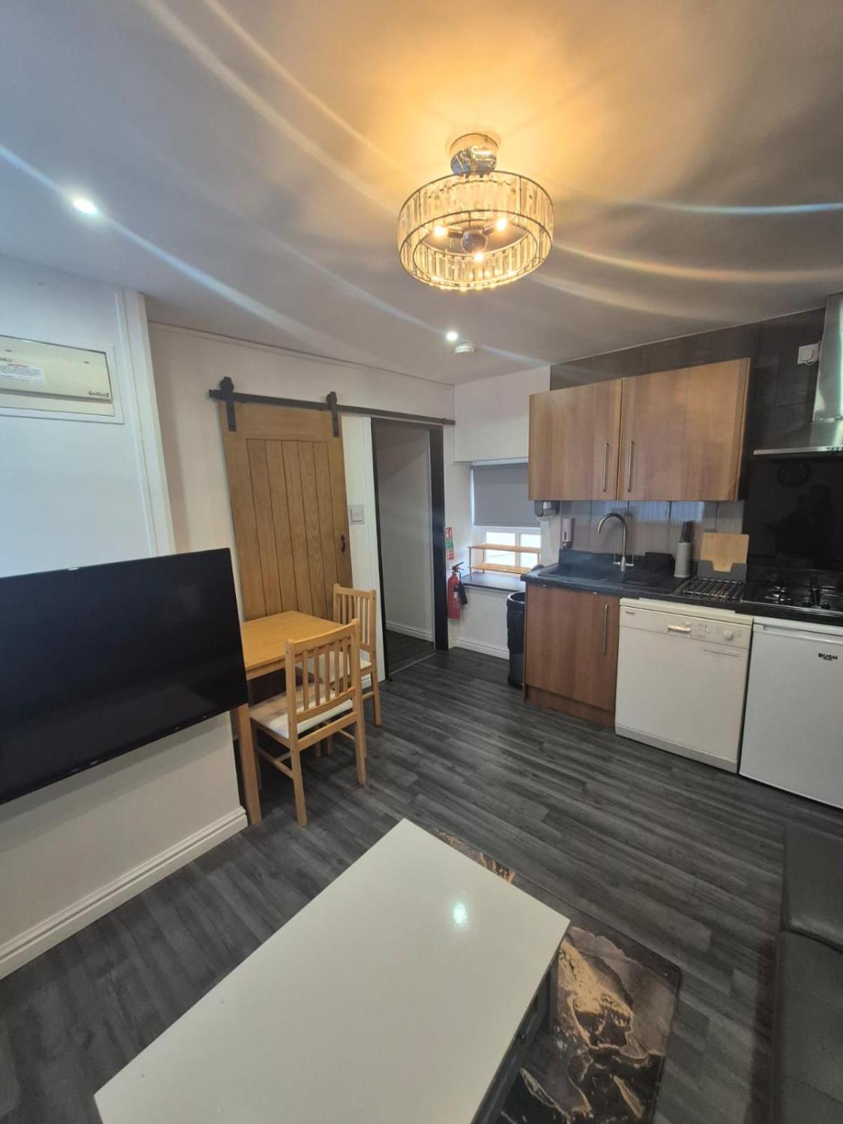 Town Centre Maisonette อัลเวอร์สตัน ภายนอก รูปภาพ