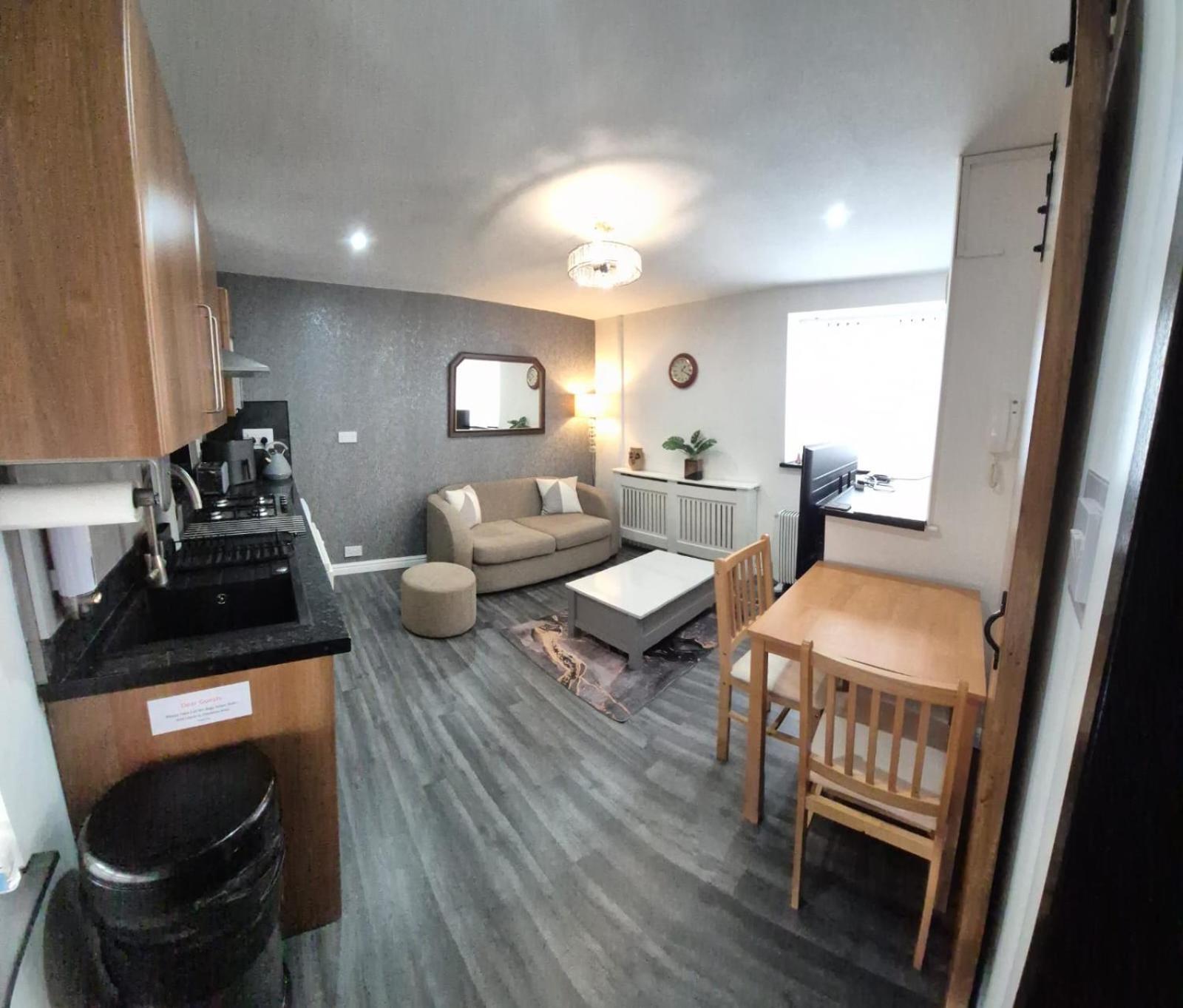 Town Centre Maisonette อัลเวอร์สตัน ภายนอก รูปภาพ